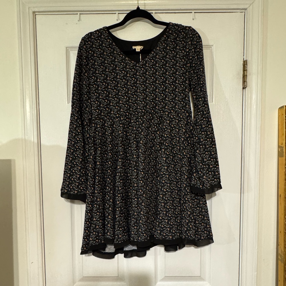 Hem and Thread NWT Floral Dress Flare Sleeves Size Medium